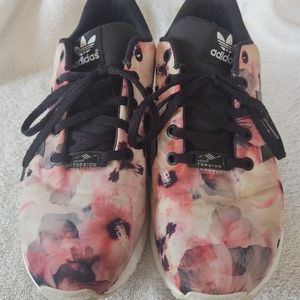 Adidas Torsion women's size 7